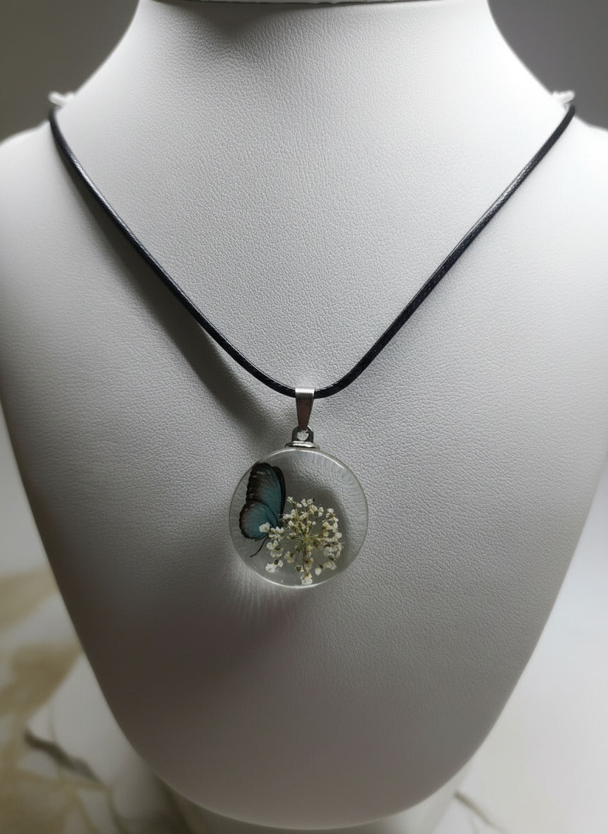 Necklace round-shaped glass with real flower  inside one of the  kind 😇 image 1