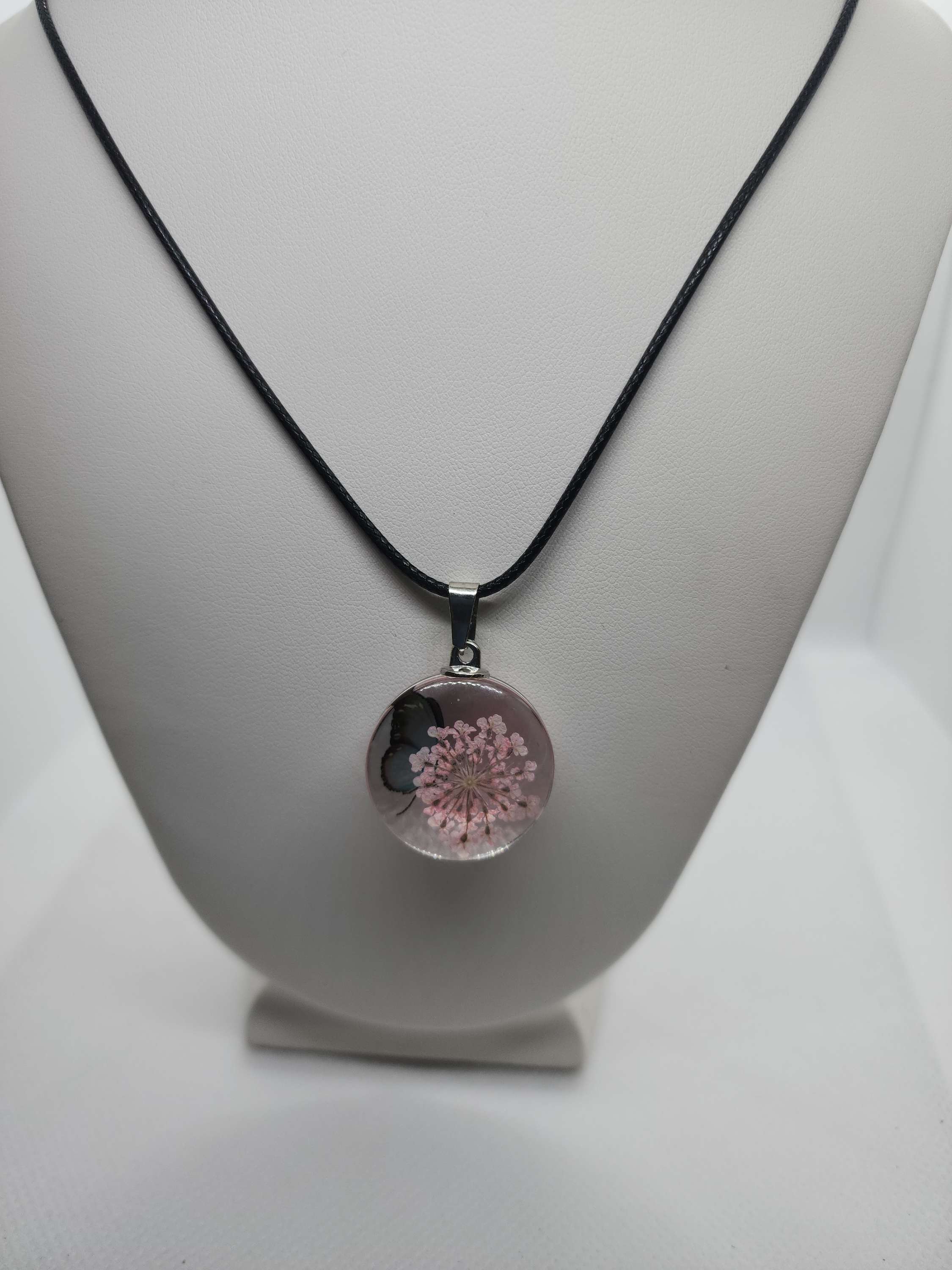 Necklace round-shaped glass with real flower  inside one of the  kind 😇 image 0
