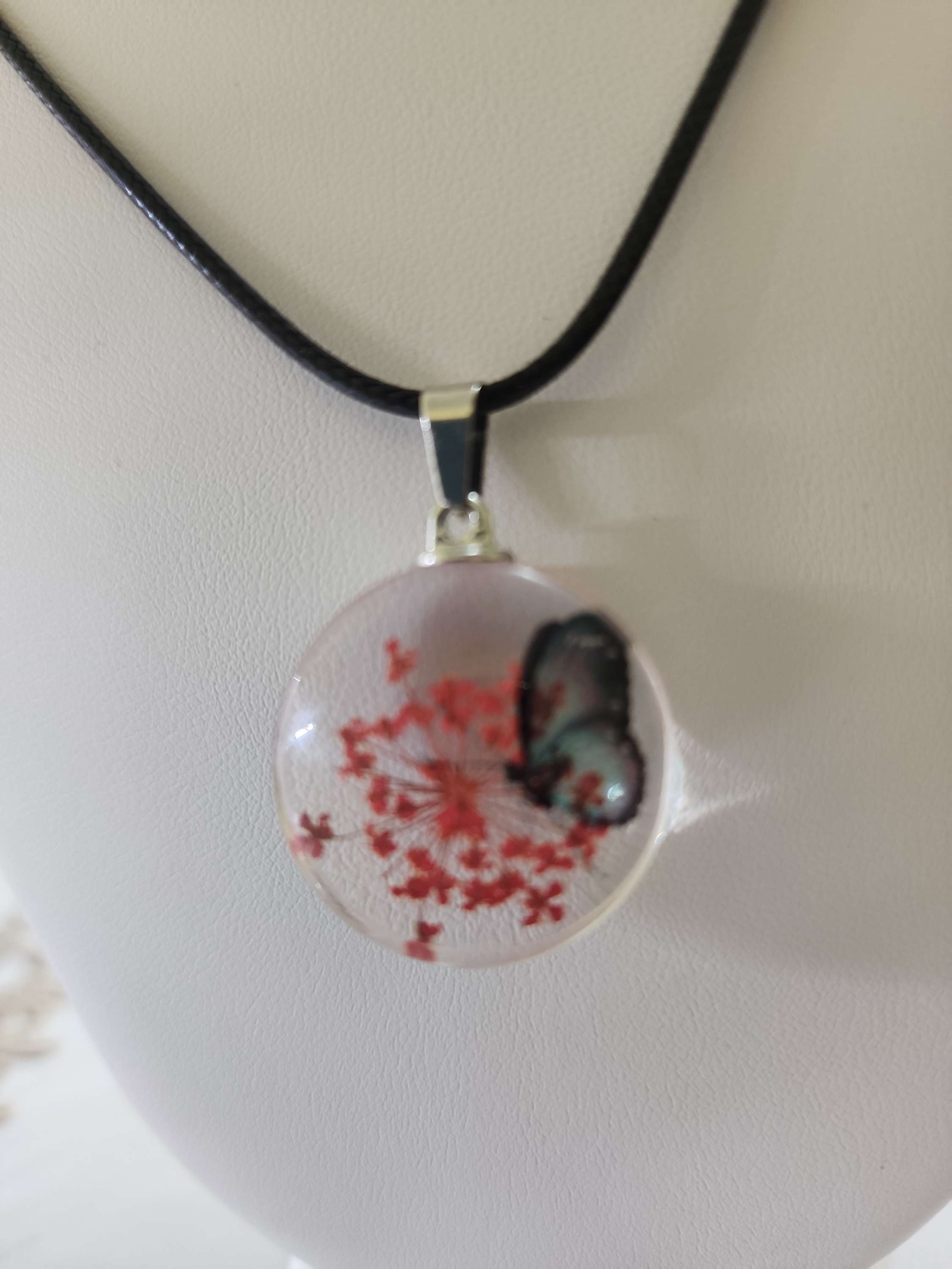 Necklace round-shaped glass with real flower  inside one of the  kind 😇 image 1