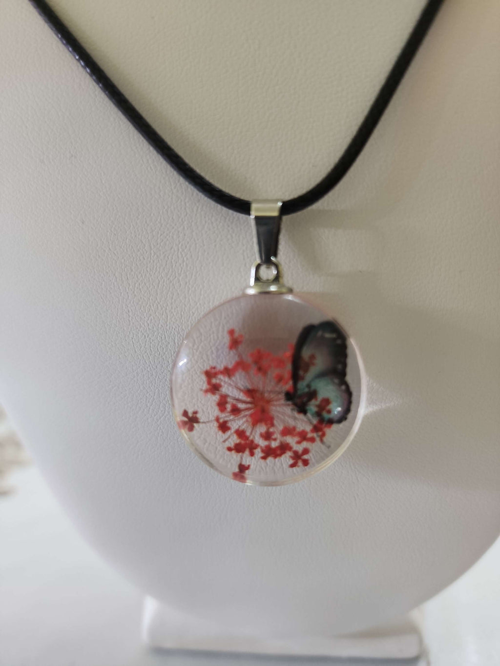 Necklace round-shaped glass with real flower  inside one of the  kind 😇 image 0