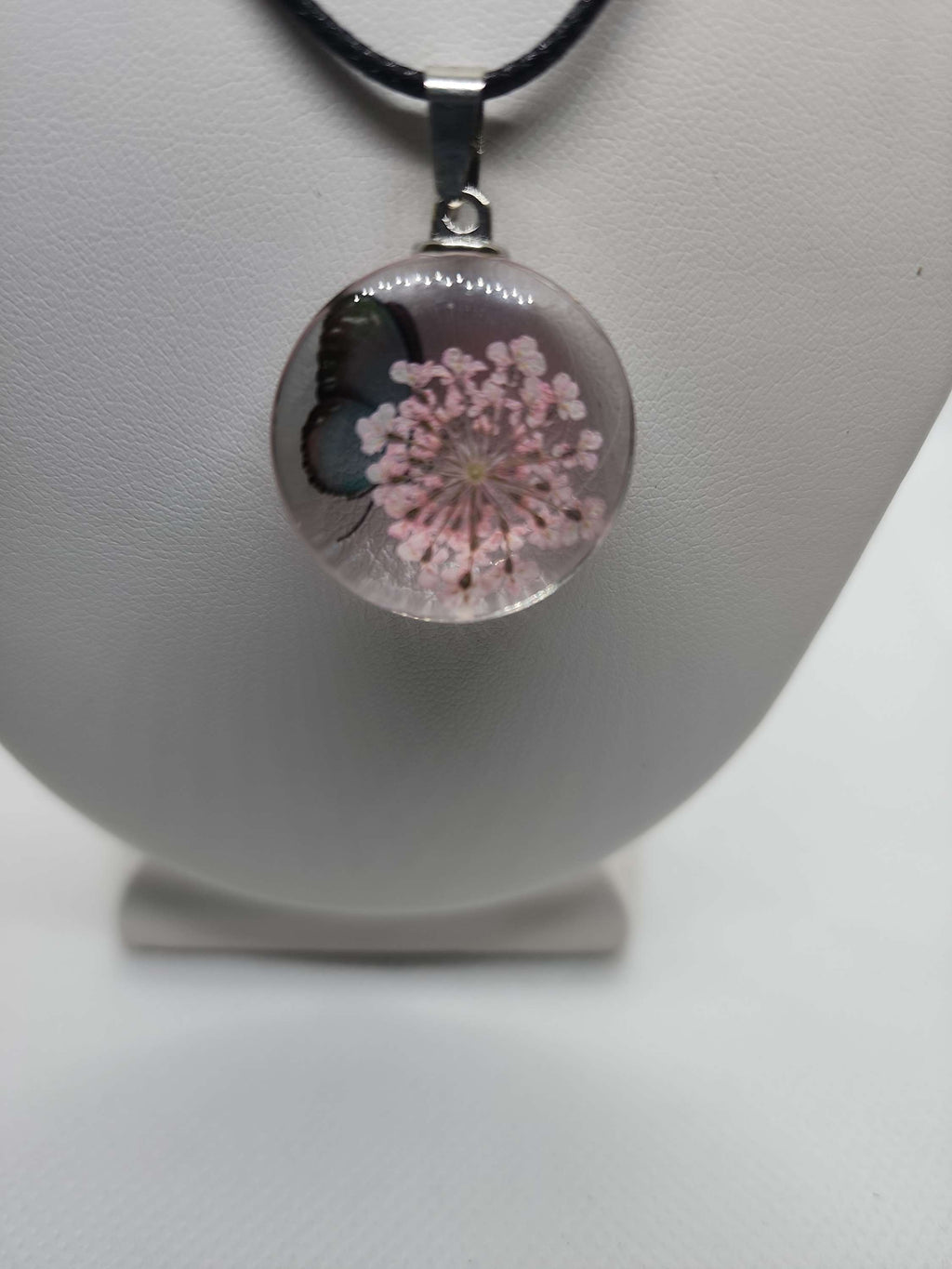 Necklace round-shaped glass with real flower  inside one of the  kind 😇 image 1